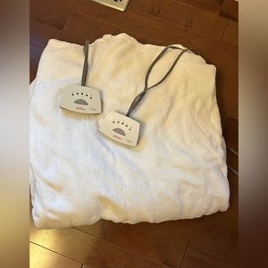 White Sunbeam queen sized heated blanket
